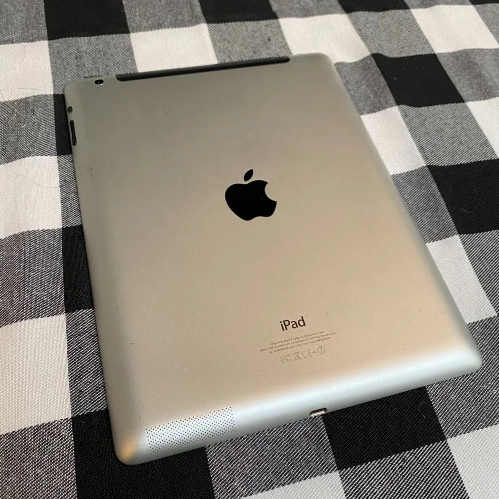 APPLE Ipad - 64GB Wifi & Cellular Model, with Bluetooth ANKER Keyboard Case - Picture 5 of 13